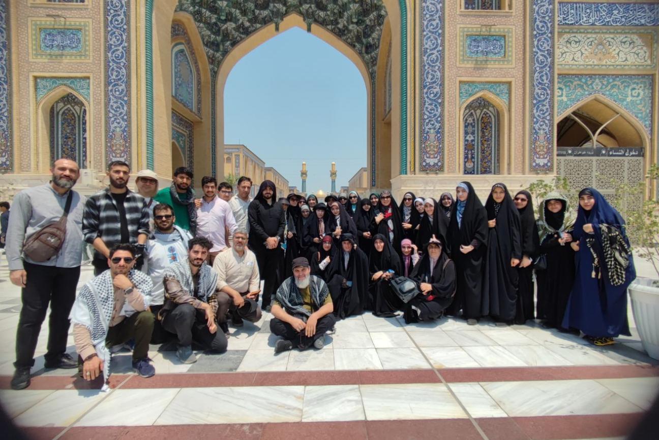 عکس دسته جمعی کاروان بیعت با ولایت ( سفر زیارتی عتبات عالیات دانشجویان دانشگاه جامع انقلاب اسلامی) خرداد 1404