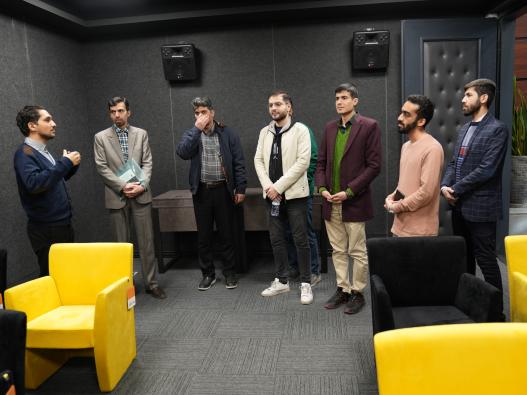 بازدید دانشجویان رشته تجارت الکترونیک و مدیریت رسانه از موسسه مهوا