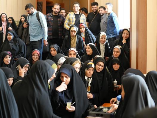 به گزارش روابط عمومی دانشگاه جامع انقلاب اسلامی، دوشنبه 5 آبان ماه مراسم باشکوه جشن میلاد با سعادت حضرت زینب (س) با حضور دانشجویان، اساتید و کارکنان محترم دانشگاه، در سالن همایش ابومهدی المهندس برگزار شد.